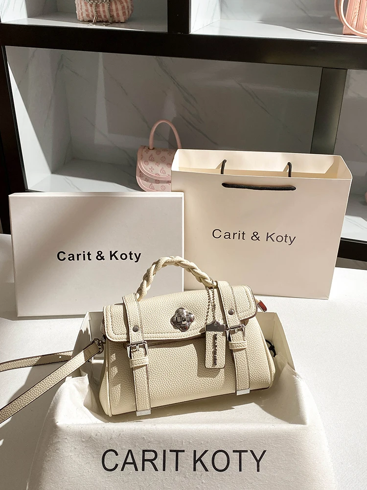 

Small Group and Luxury Messenger Bag with Charming Simplicity and Pendant Women's Stylish and Commuting Handheld Crossbody Bag