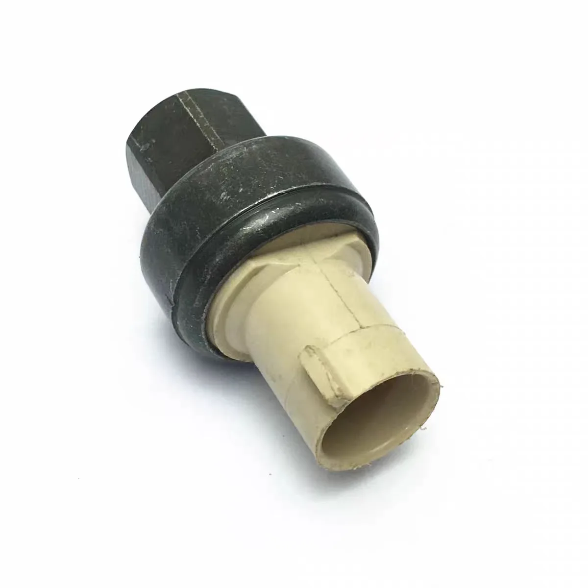 

1PCS/LOTS 15683829 for off-road vehicles, agricultural trucks, accumulator pressure cycling switch sensors IC Electronic