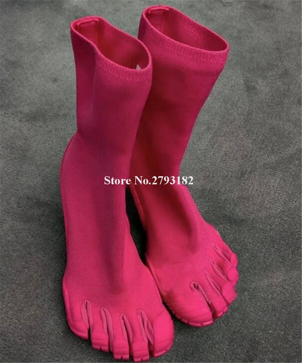 Sepatu bot pendek hak Chunky untuk wanita terbaru lima figner Toe Wanita desain unik Hot Pink Hitam aneh tumit pergelangan kaki