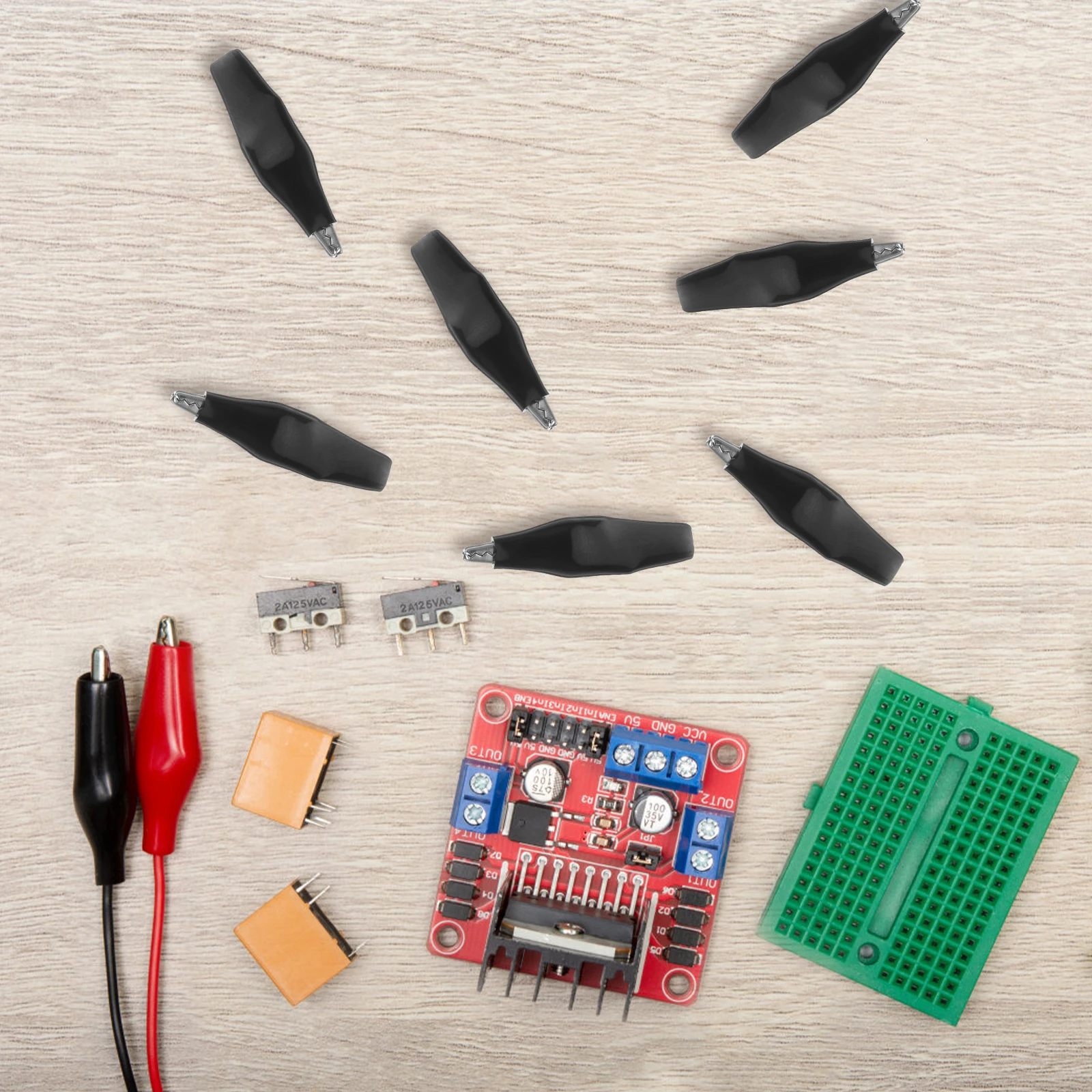 

100Pcs Electrical Alligator Clips Small Wire Testing Clips Lightweight Portable Alligator Clamps for Voltage Testing Electrical