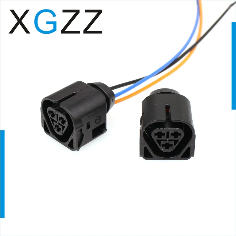 12521437985 is suitable for car logos, BMW ignition coils, 3P plug connectors, and wiring harnesses