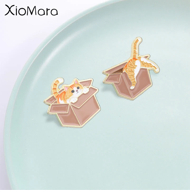 Cute Orange Cat in Cardboard Box Enamel Pin, Creative Cartoon Animal Badge, Fashion Accessory, Perfect Gift for Cat Lovers