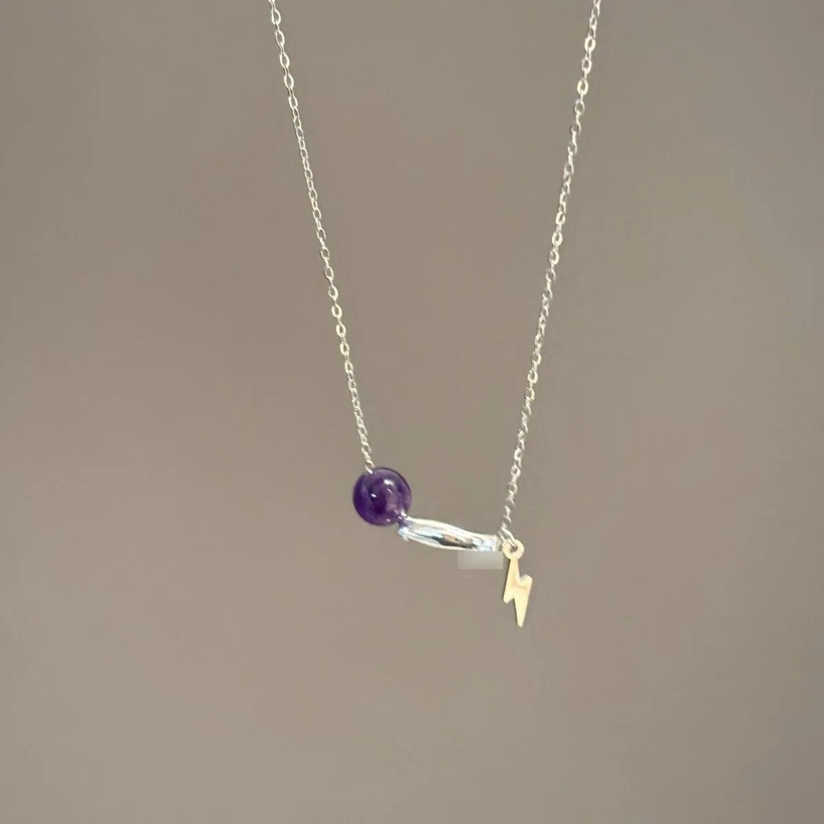 قلادة Tian Xuning Zi Xiaoyu Thunderbolt التأثيرية الأصلية، تصميم متخصص، رائعة ومتعددة الاستخدامات