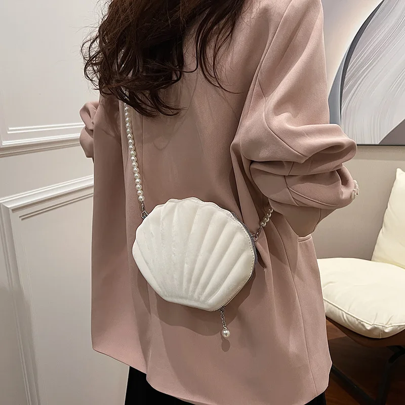 Evening Bags Shell Shape Women Clutch Bags 2024 New Wedding Bridal Handbag Pearl Beaded Fashion Shell Chain Party Bags