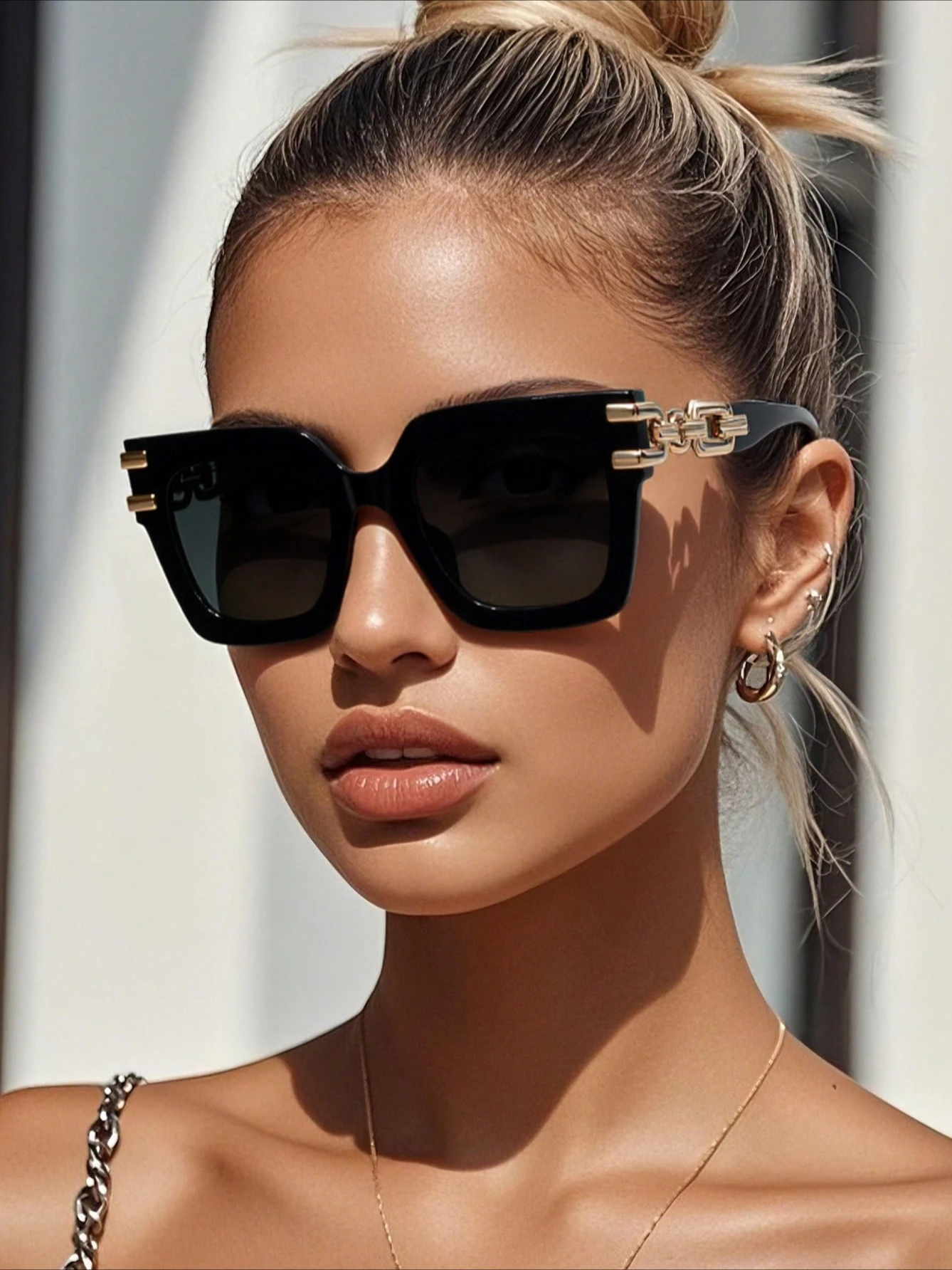 

Square Large Frame Chain Legs Women's Fashion Glasses Casual Retro Suitable for Daily Commuting Photos
