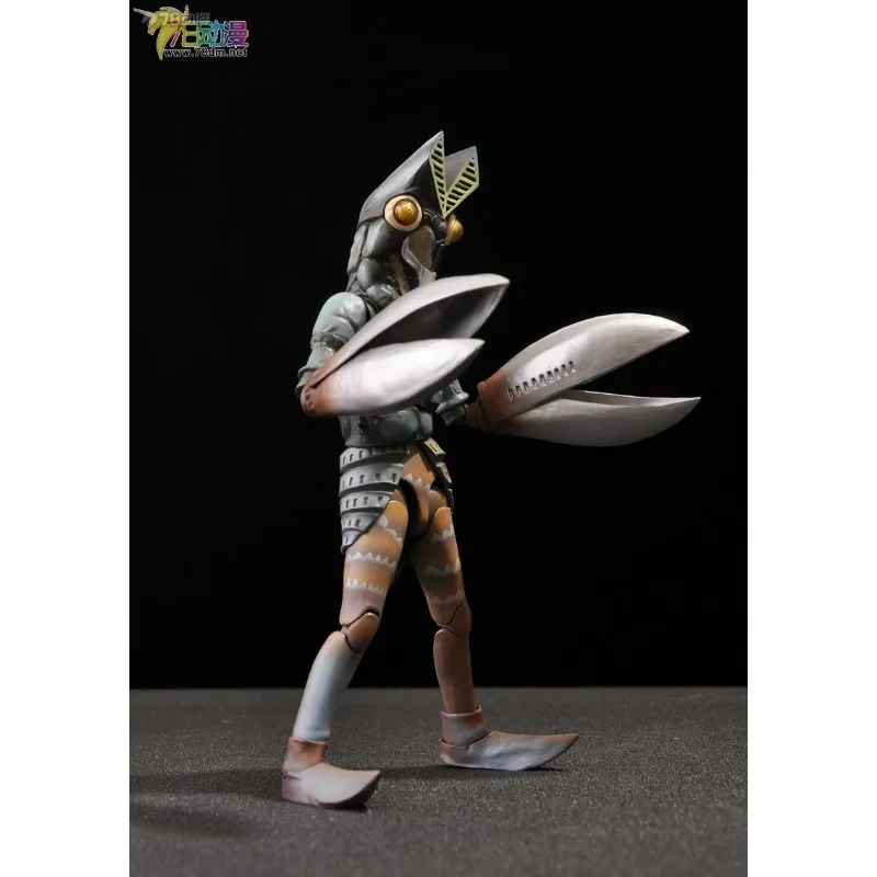 BANDAI Genuino S. H. Figuarts Serie Giocattoli mobili Serie Ultraman Ultraman 50th Anniversary Edition, Alien Baltan Model Collect