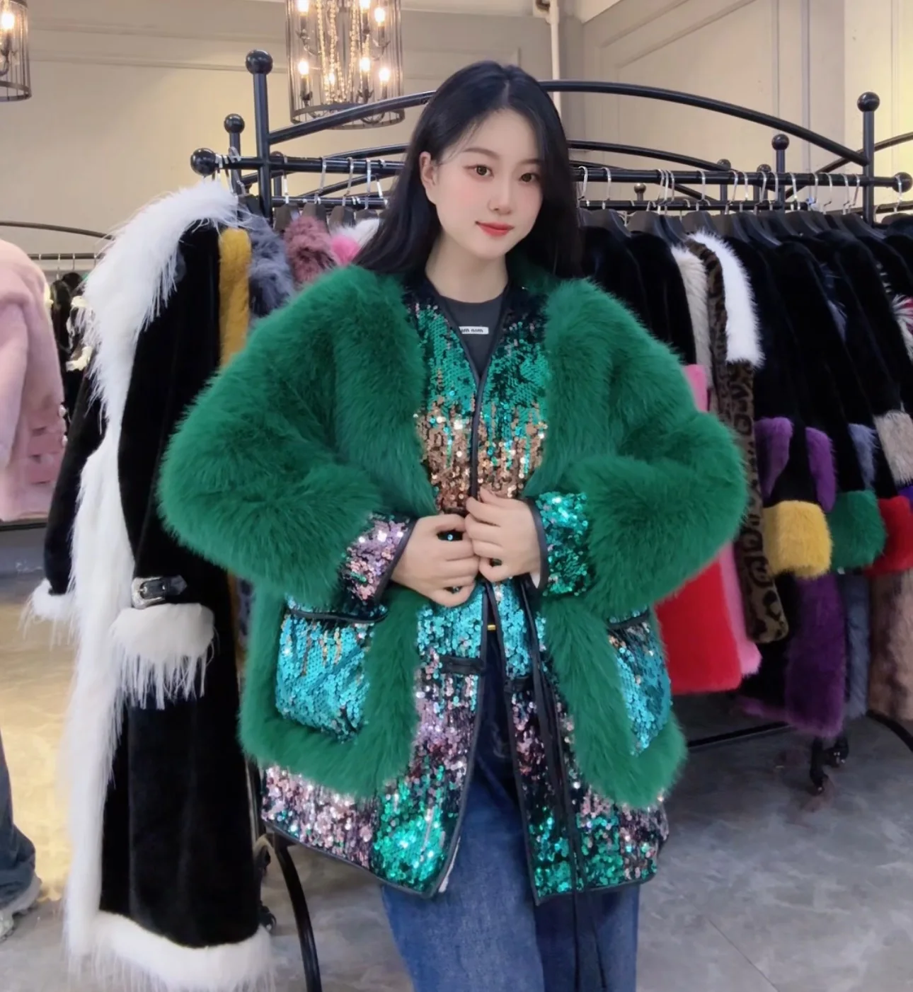 2025 New Shiny Sequin Heavy Craft Faux Fur Coat for Women Thickened Jacket Fashionable and Elegant Winter Coat for Women