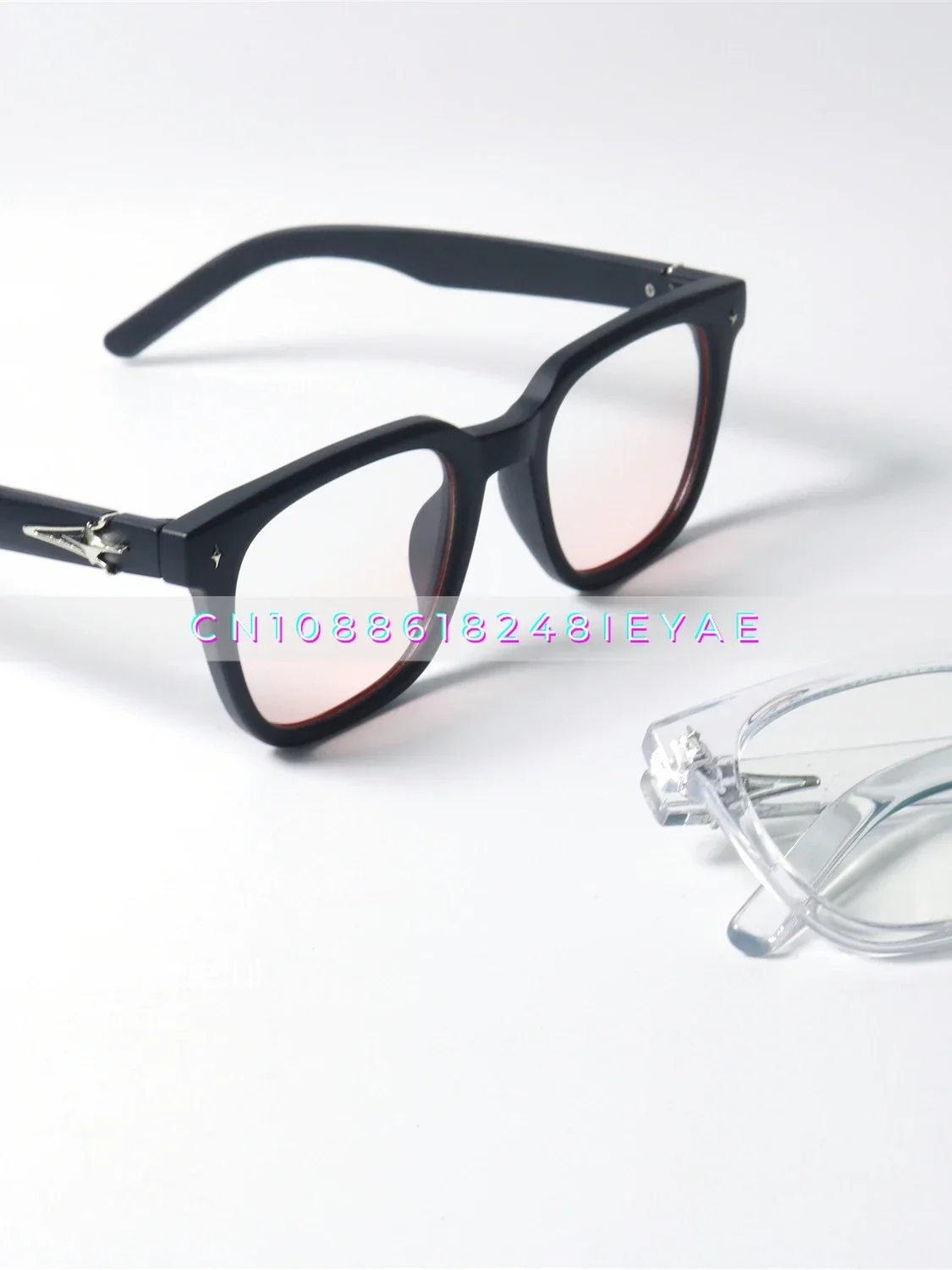 Gafas de sol clásicas y versátiles con esquema de colores único Uv400, gafas de sol con montura mate antiultravioleta y colorete
