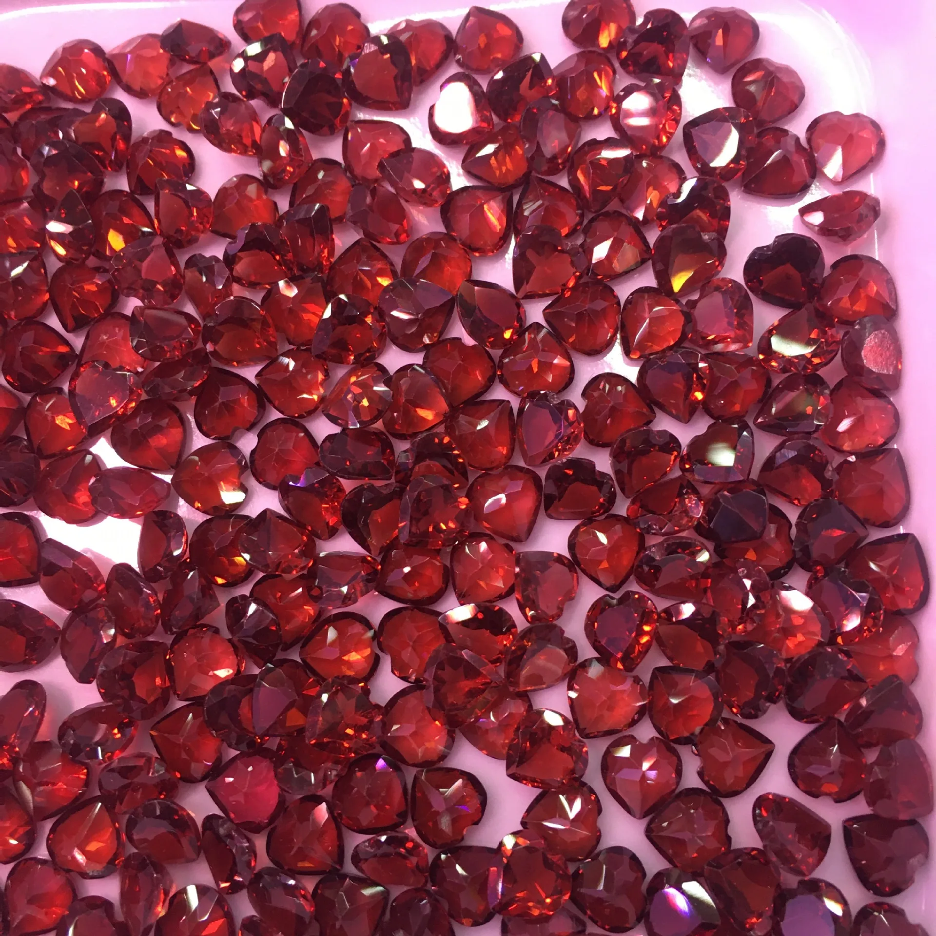 

Wholesale 10pcs Natural Garnet Bead 6mm 7mm 8mm Faceted Hearts Semi-Precious Gemstone Cabochon Ring Face For Jewelry