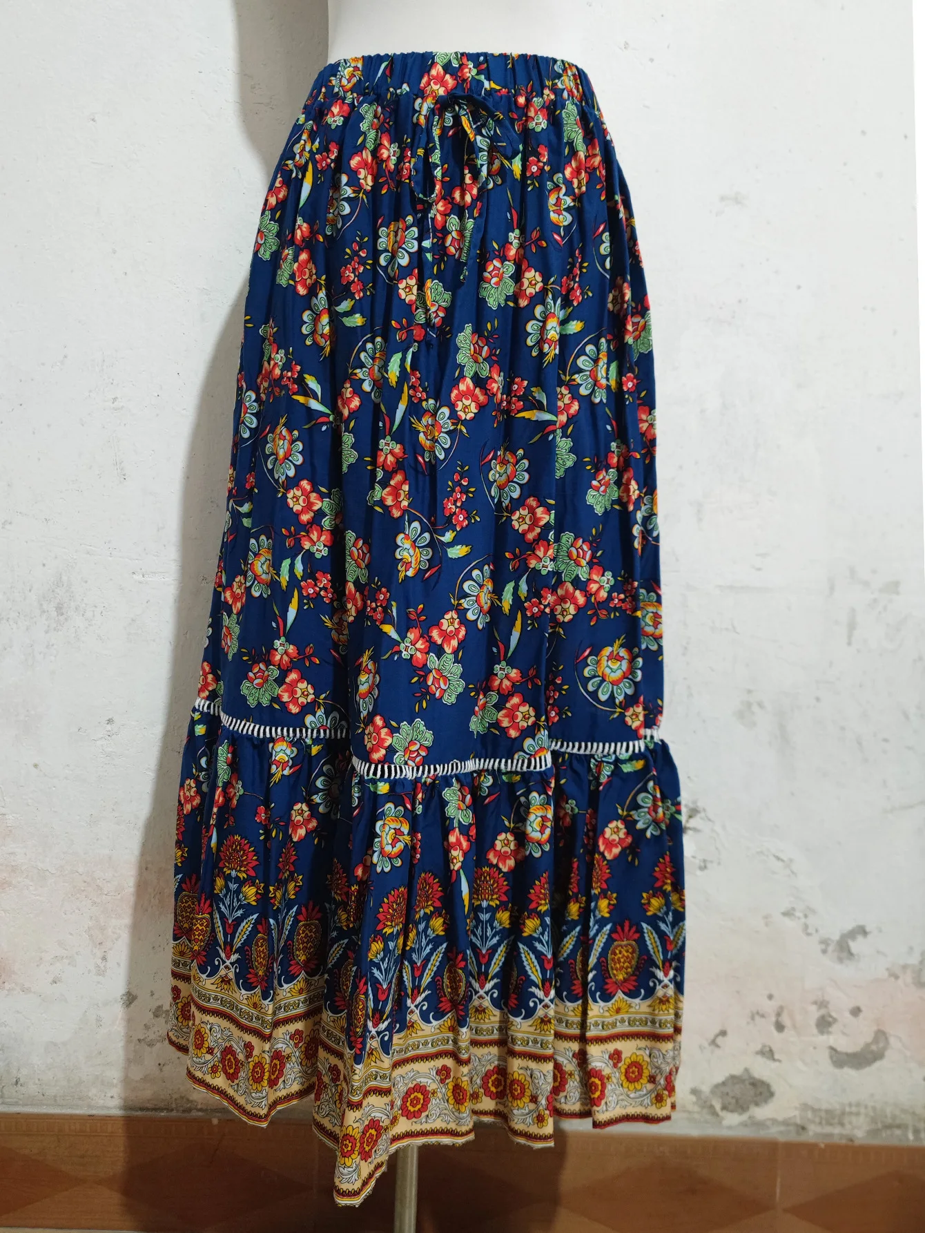 2025 Vacanza Blu scuro Stampa Rayon Gonna bohemien Allentato Casual Beach Style Swing Gonna a trapezio Estate Jupe femminile