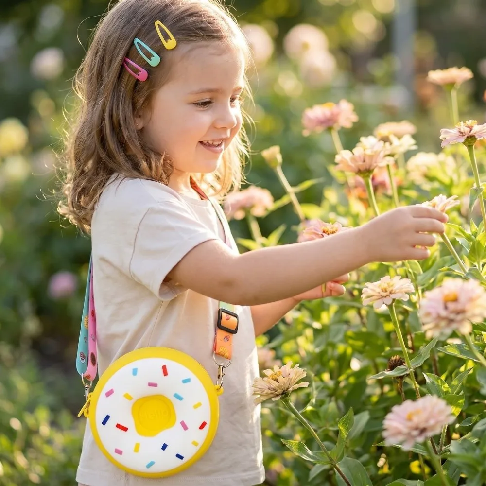 Mini Size Donut Crossbody Bag Zipper Closure Adjustable Strap Mini Snack Bag Rainbow Design Silicone Material