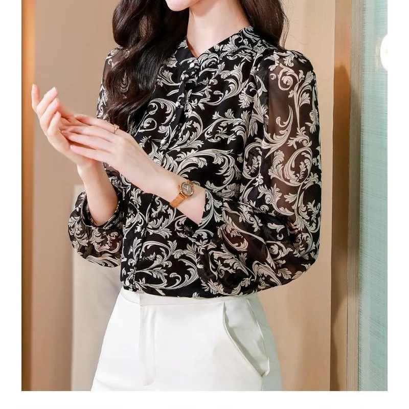 

2025 Spring New Floral Chiffon Temperament Middle-aged Mother Stitching Stand-up Collar Printed Long-sleeved Loose Top