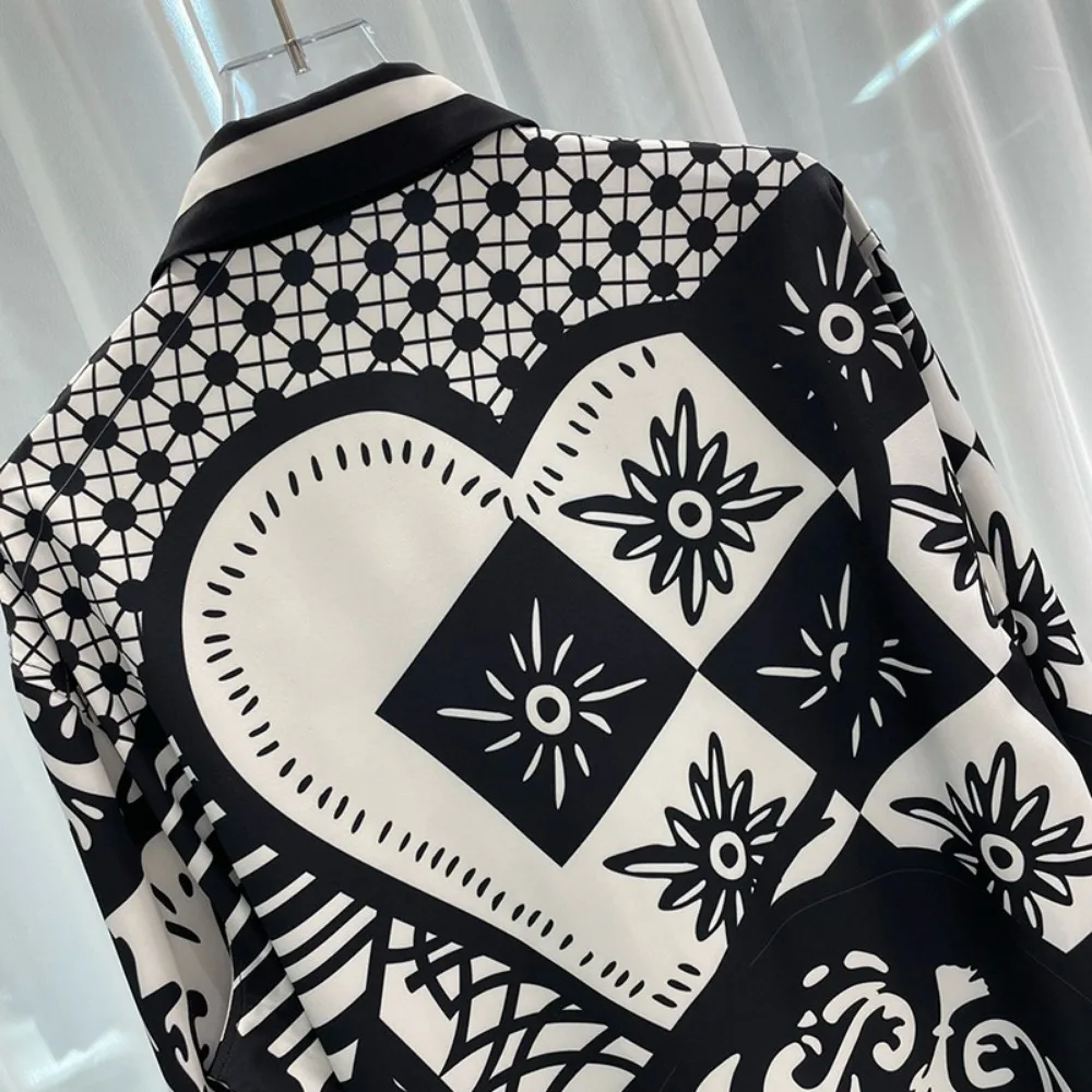 "2025 موضة الربيع والخريف للشباب قميص رجالي كاجوال مطبوع رقميًا بأكمام طويلة، فاخر. قميص رجالي