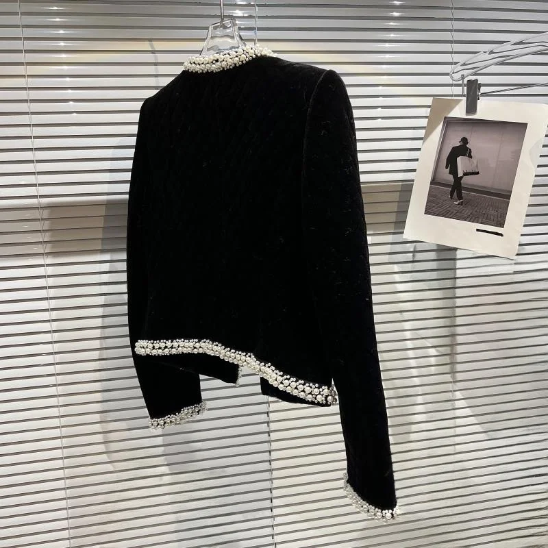 

Winter 2025 New Pearl Embellied Velvet Cotton Blend Women's ort Jaet Thiened Long Sve round Ne Button Closure