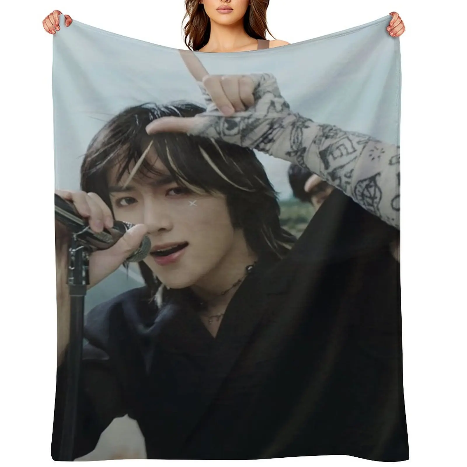 

TXT - LOSER = LOVER - BEOMGYU Throw Blanket Flannels Plush Bed Fashionable Furrys Blankets