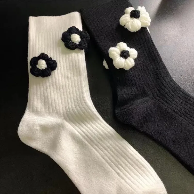 1/2 Pairs Three Dimensional Yarn Knitted Flower Tube Socks with Spring and Autumn Niche Design Cute Floral Women's Long Socks