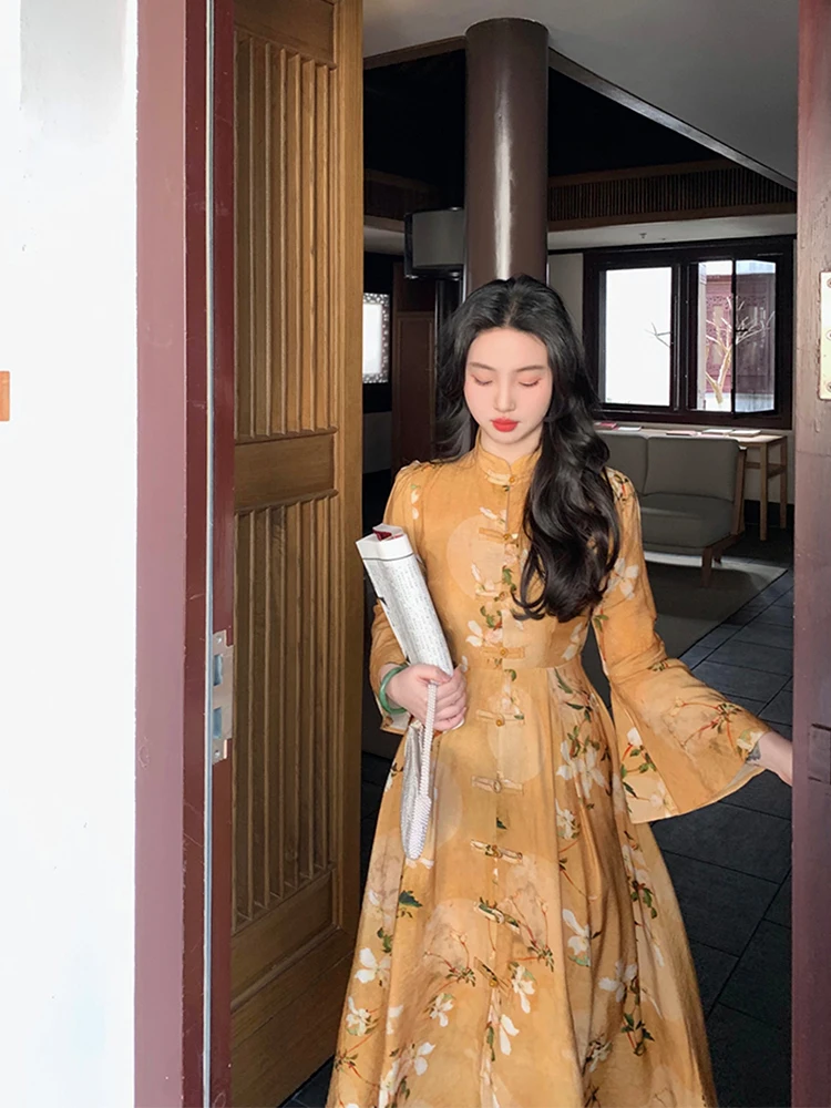 

Lu Jin 'Moon on Dead Branch' 2023 Spring Long Sve Retro Sle Dr Girl's Version Floral Pattern Beaded Evening...