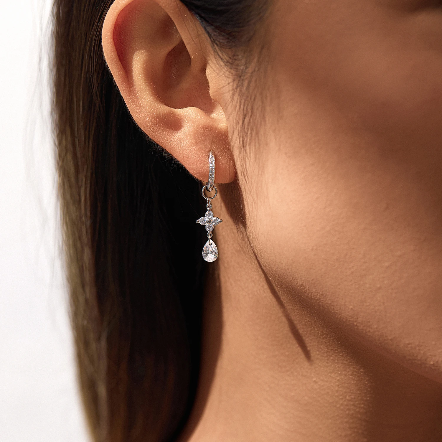 MODIAN 0.8CT Water Drop Flower Moissanite Charm Earrings 925 Sterling Silver Shiny Charming Fine Jewelry For Women Daily Wear