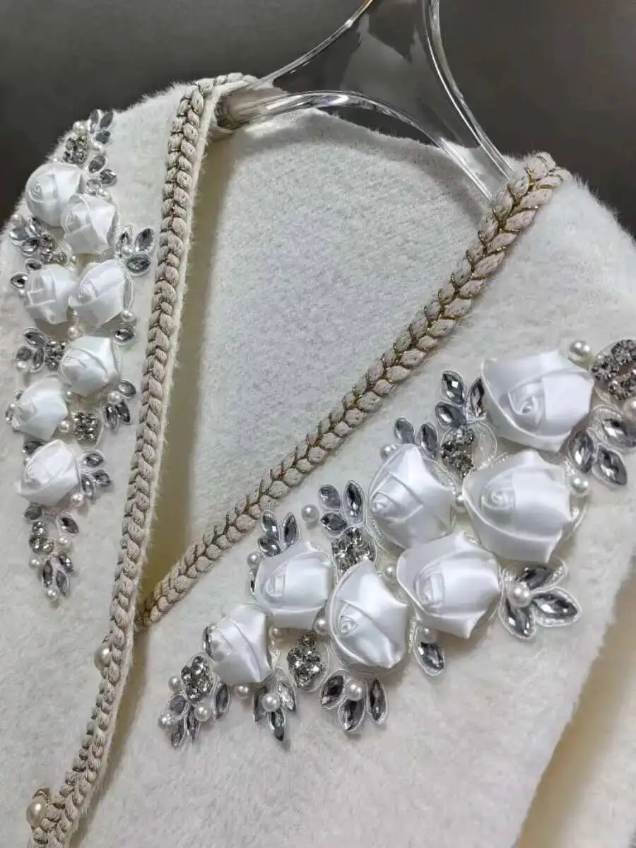 صور حقيقية اللؤلؤ D Wers فو الفراء أوف وايت سترة سترة للنساء الخريف الشتاء جيوب كبيرة تريكو سترة معطف