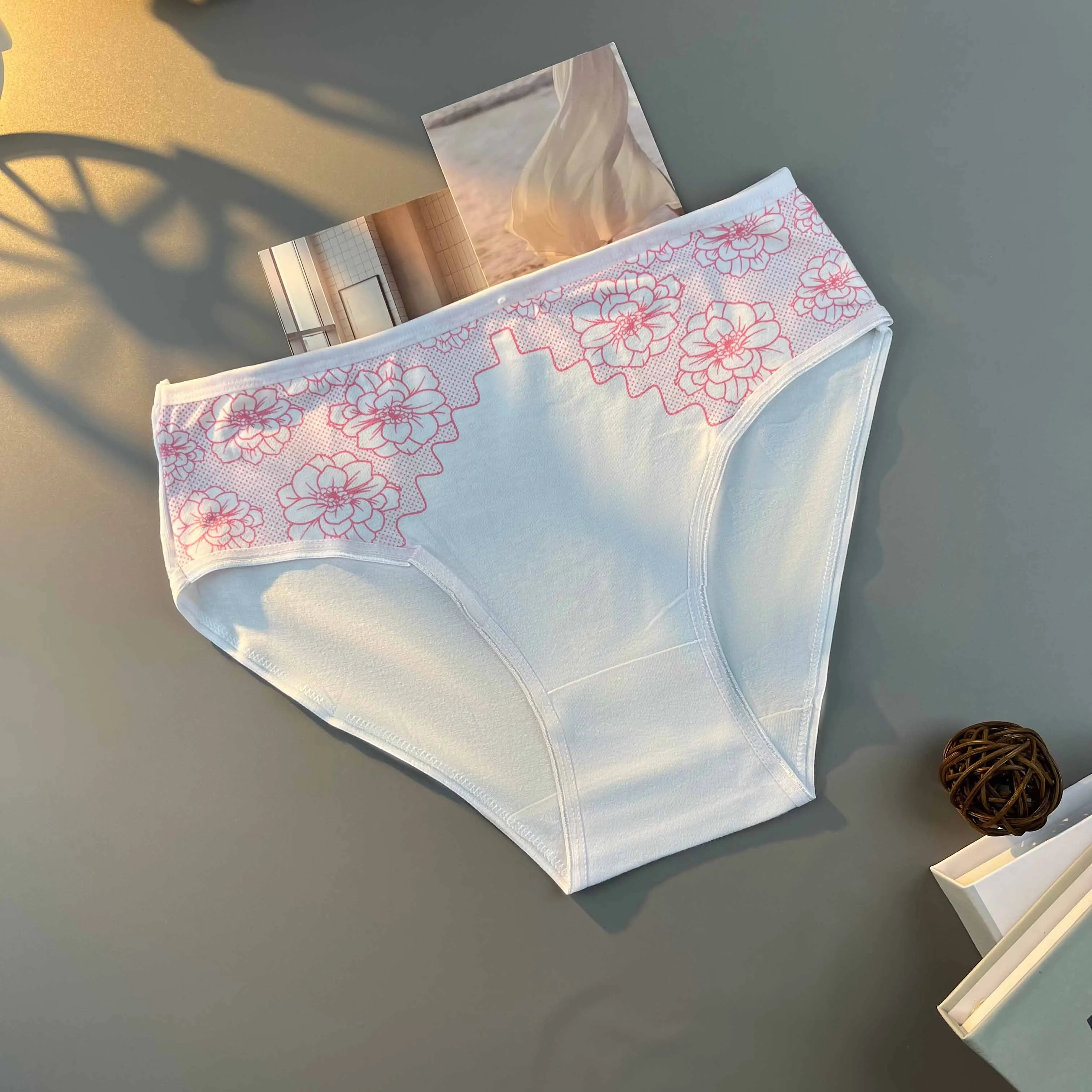 [15pcs 여성용 팬티] 꽃무늬 프린트, 미드라이즈, 부드럽고 편안한 통기성 신축성 있는 속옷 팬티(6가지 색상 무작위 배송)
