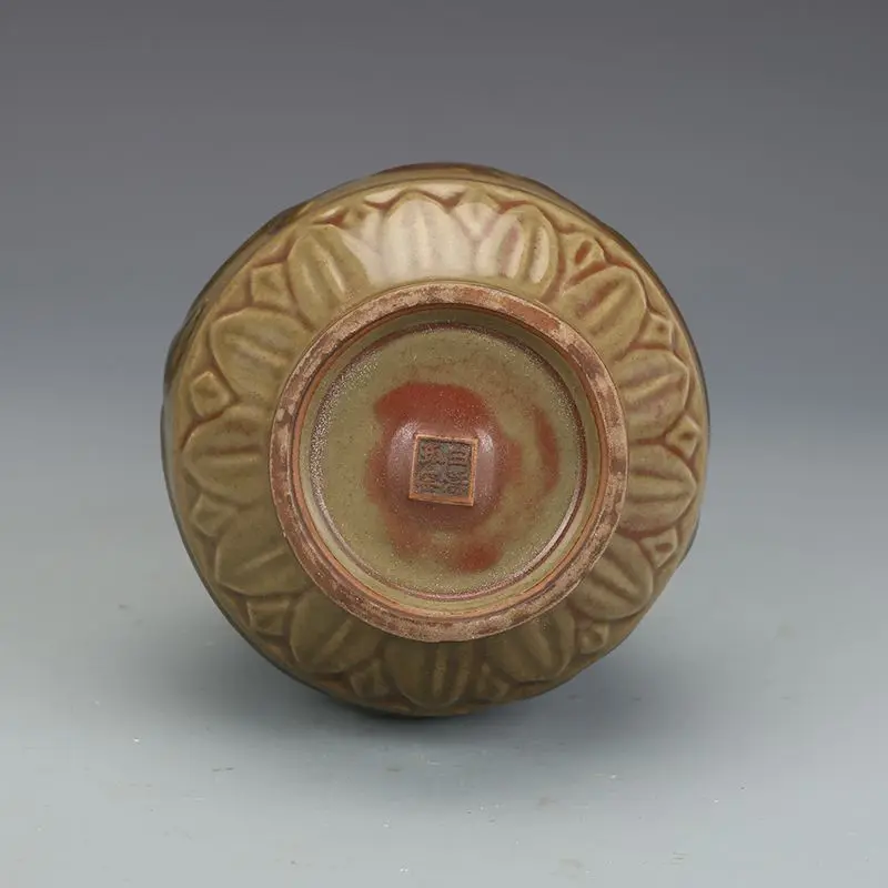 Old Collection Song Dynasty Yue Kiln Interlocking Branches Pattern Reward Bottle Antique Porcelain Collectible