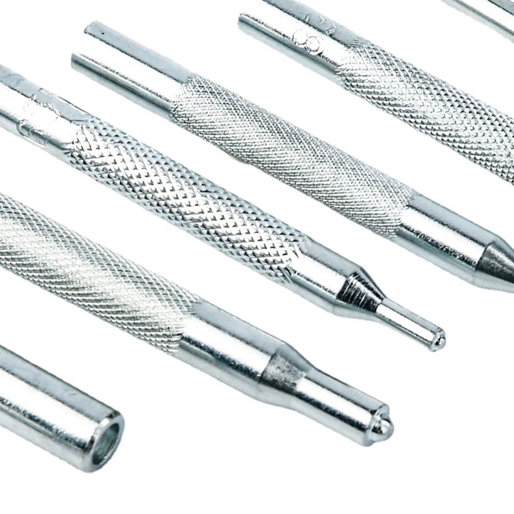 

Набор инструментов для работы с кожей из 11 предметов: дырокол, набор кнопок, инструмент для установки заклепок, ручной инструмент для ремешков часов, рукоделия, одежды, холста, бумаги