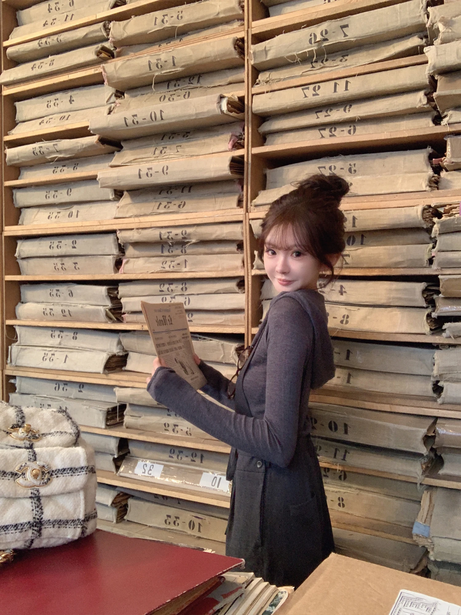 

Комбинезон с капюшоном из шерстяной ткани в винтажном стиле от книжного магазина September Paris, модель Booki Sle, с длинными прямыми брюками, осенняя коллекция