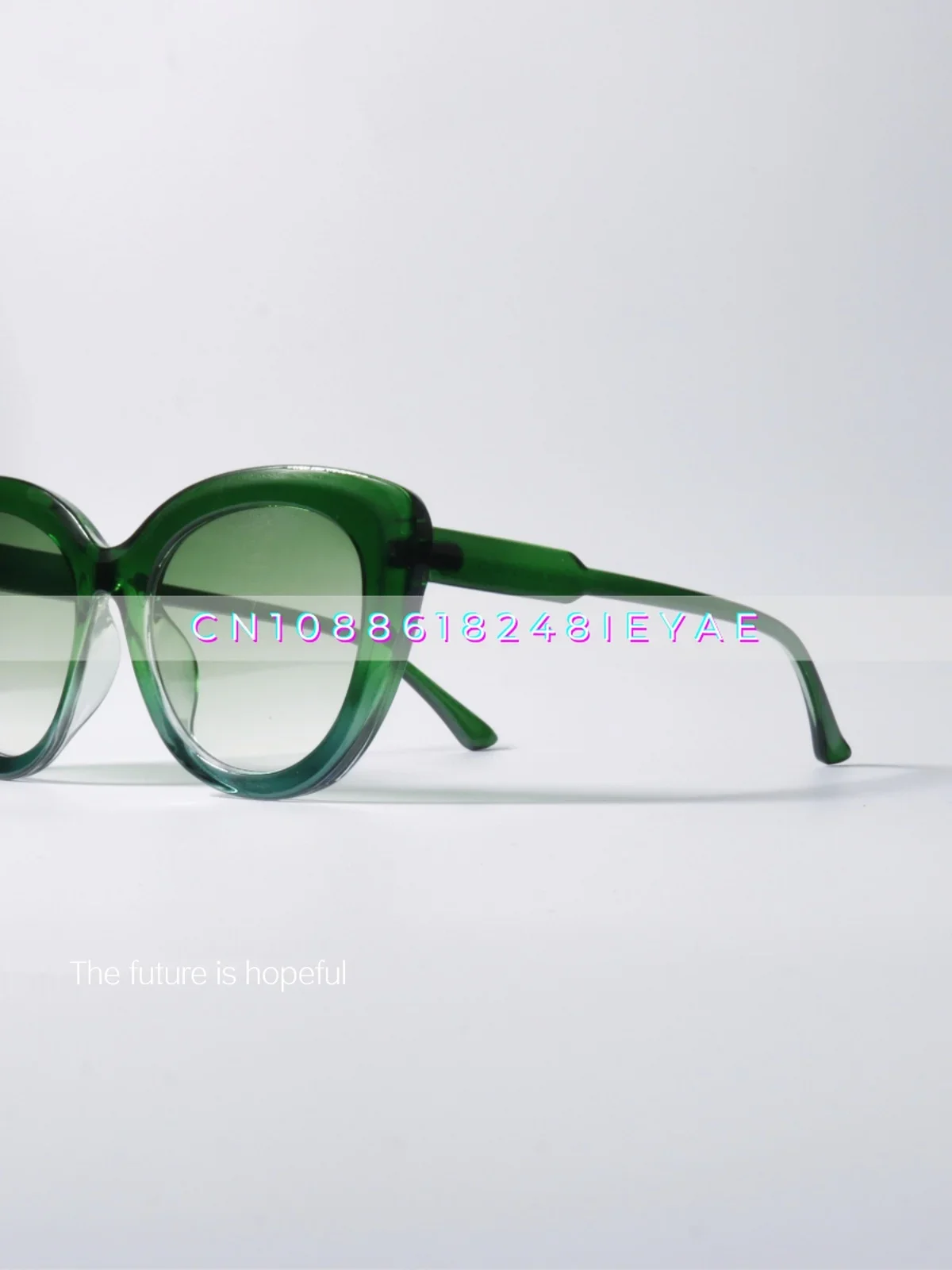 

Cat's Eye Harbor Wind Retro Large Gradual Change Color Frame Sunglasses Uv400 Anti-ultraviolet Emerald Color Mirror