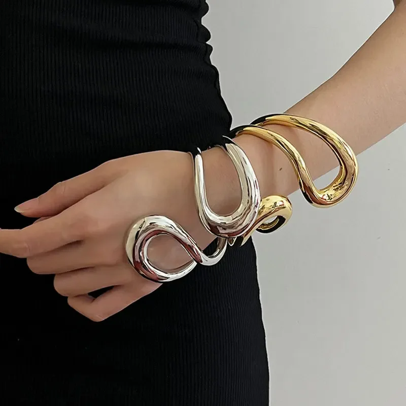 Niche metal geometric streamlined spring-coil bracelet female light luxury high sense simple exquisite bracelet