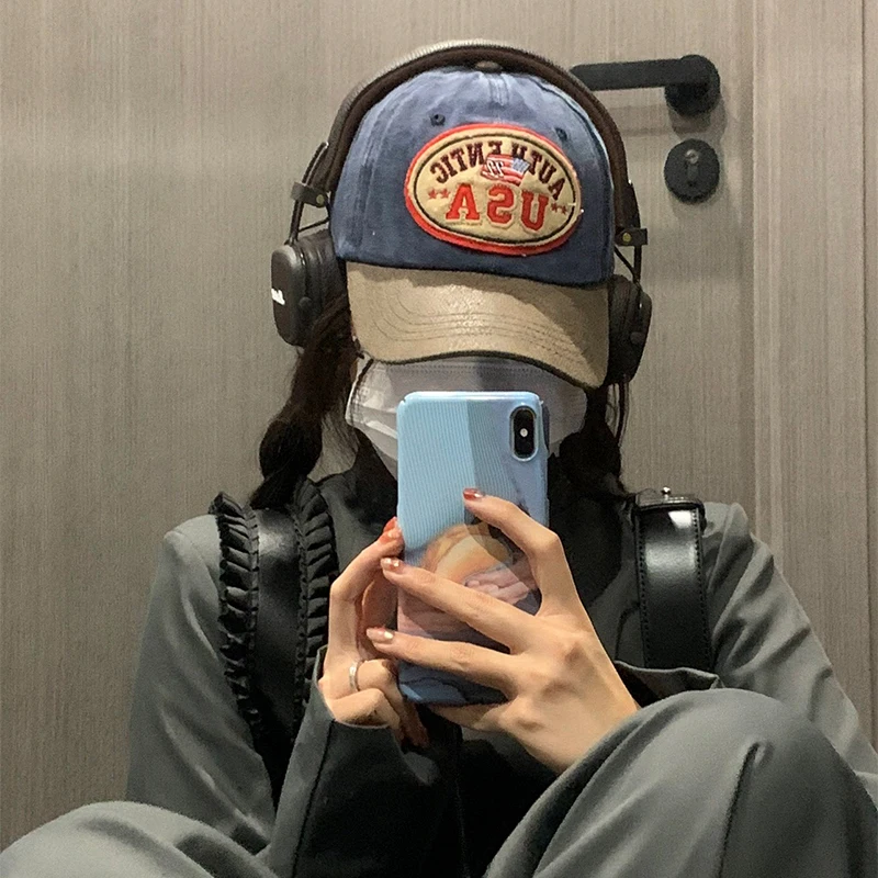 หมวกเบสบอลปักลายตัวอักษรอเมริกันใหม่ใช้ได้ทั้งชายและหญิงหมวกกันแดดระบายอากาศได้อเนกประสงค์แนวสตรีท