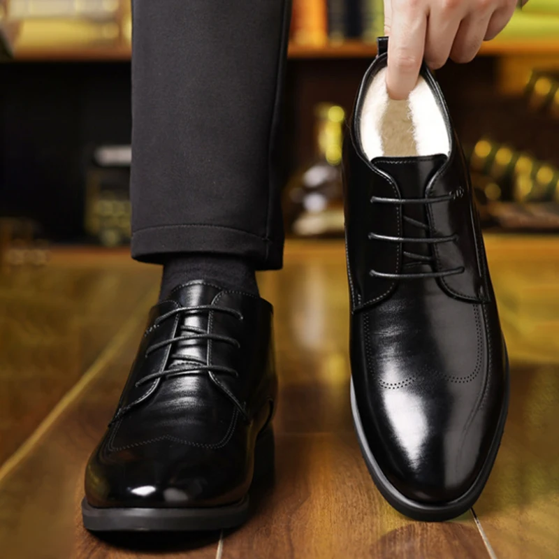 

Mens Black Patent Leather Pointed Toe Ankle Boots Lace Up Warm Lined Formal Business Office Groom Wedding Dress Boots Dad Shoes