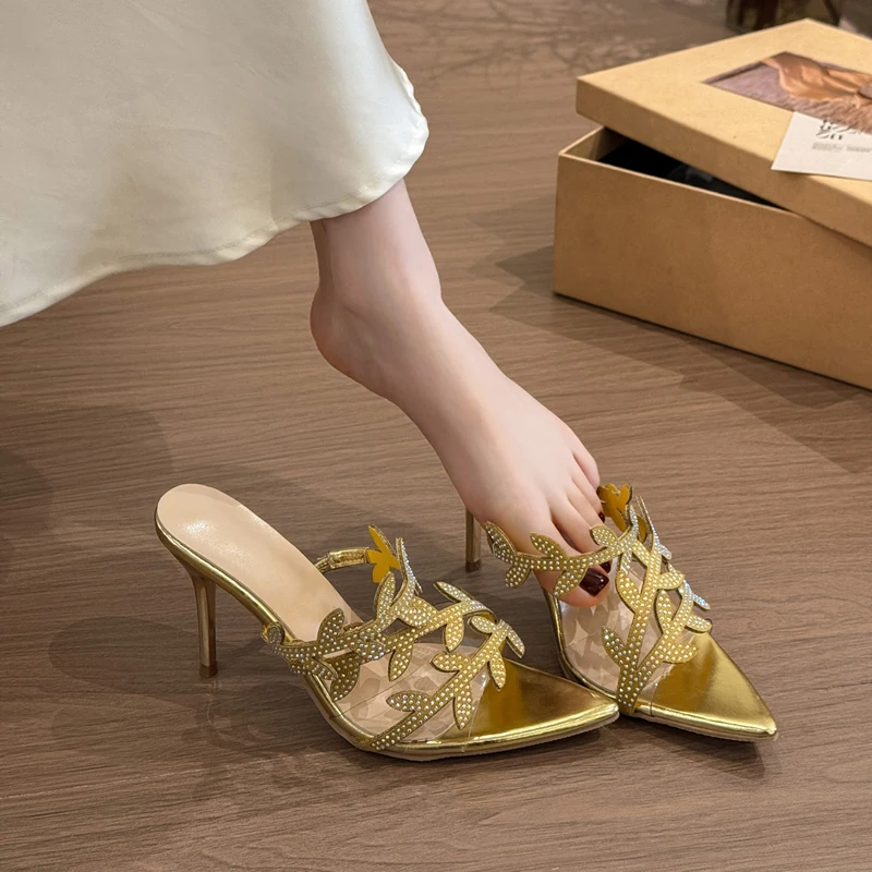 

Женские тапочки на высоком каблуке. Сексуальные босоножки на каблуке. Женская обувь. Тенденция лета 202. Новые туфли-лодочки на шпильке. Элегантное платье.