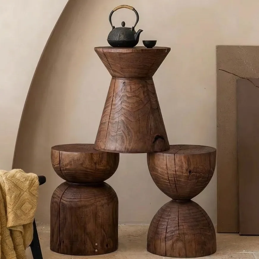Medieval old solid wood pier edge a few logs retro ornament corner a few flower stands wabi sandy wind B & B low stool