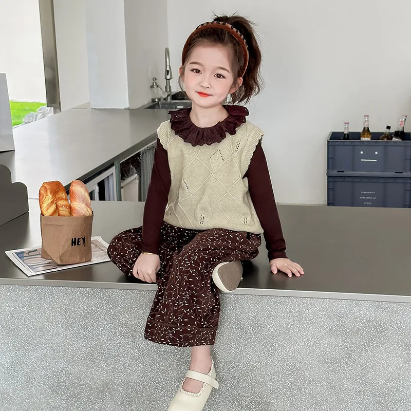 

Baby Girls Sets Fashion Lace Collar Shirts Strap Waistcoat Corduroy Pants 2024 Autumn New Korean Style Kids Three Piece Sets