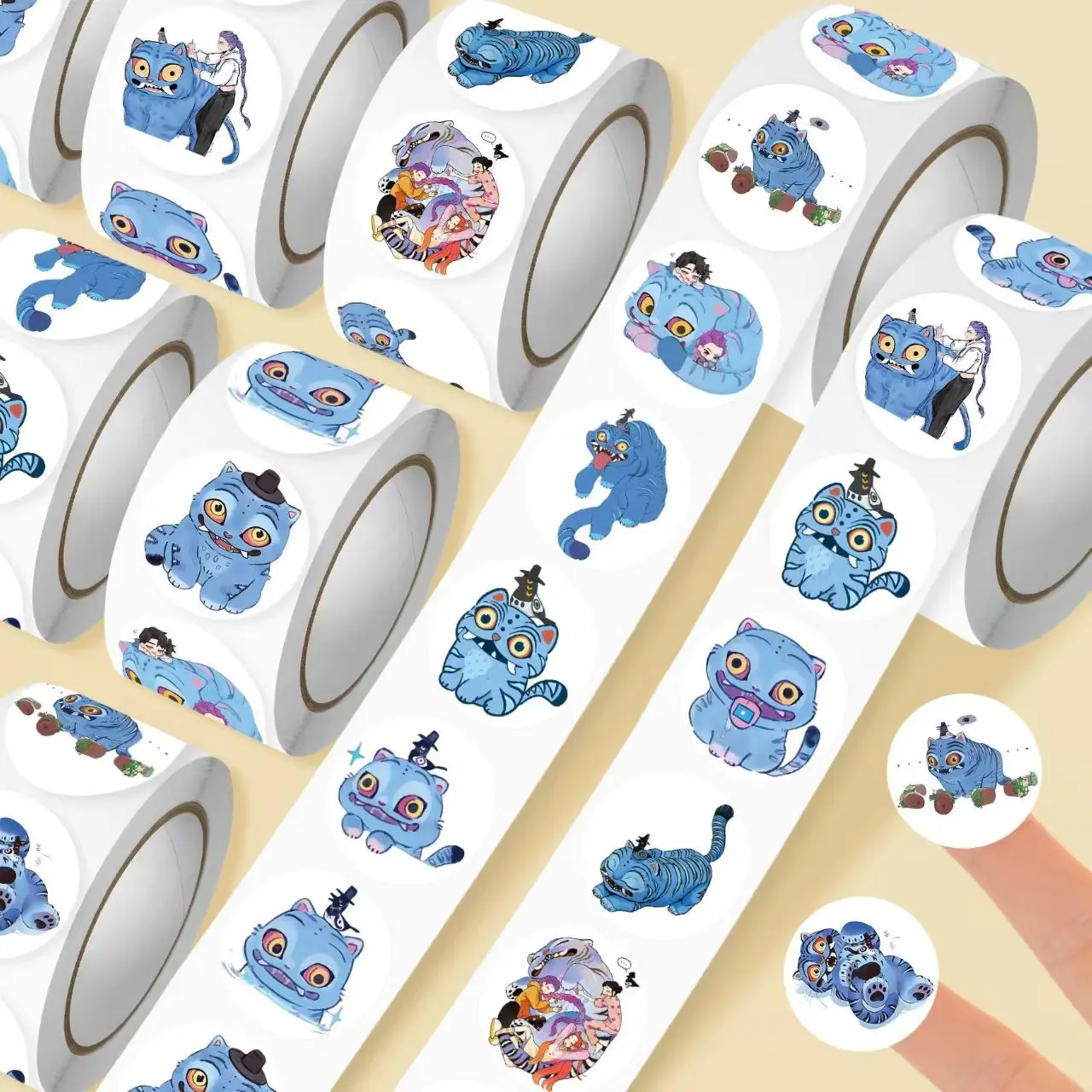 【セール中】500枚/ロール 面白いKPOP デモンハンターズ 猫 漫画 シール ステッカー DIY PVC ノートパソコン デカール デコレーション プレゼント ギフト、かわいい
