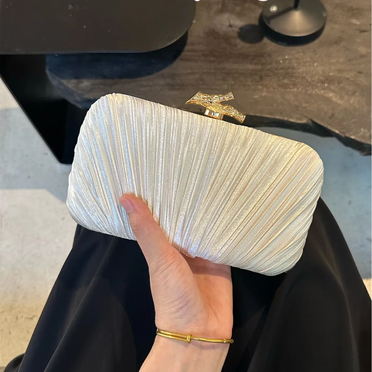 

Ele Satin Pearl Handbag Women's Evening Bag Ball Gown Clutch Bag Sweet Cool Sle Magnetic Bule Closure Square ape