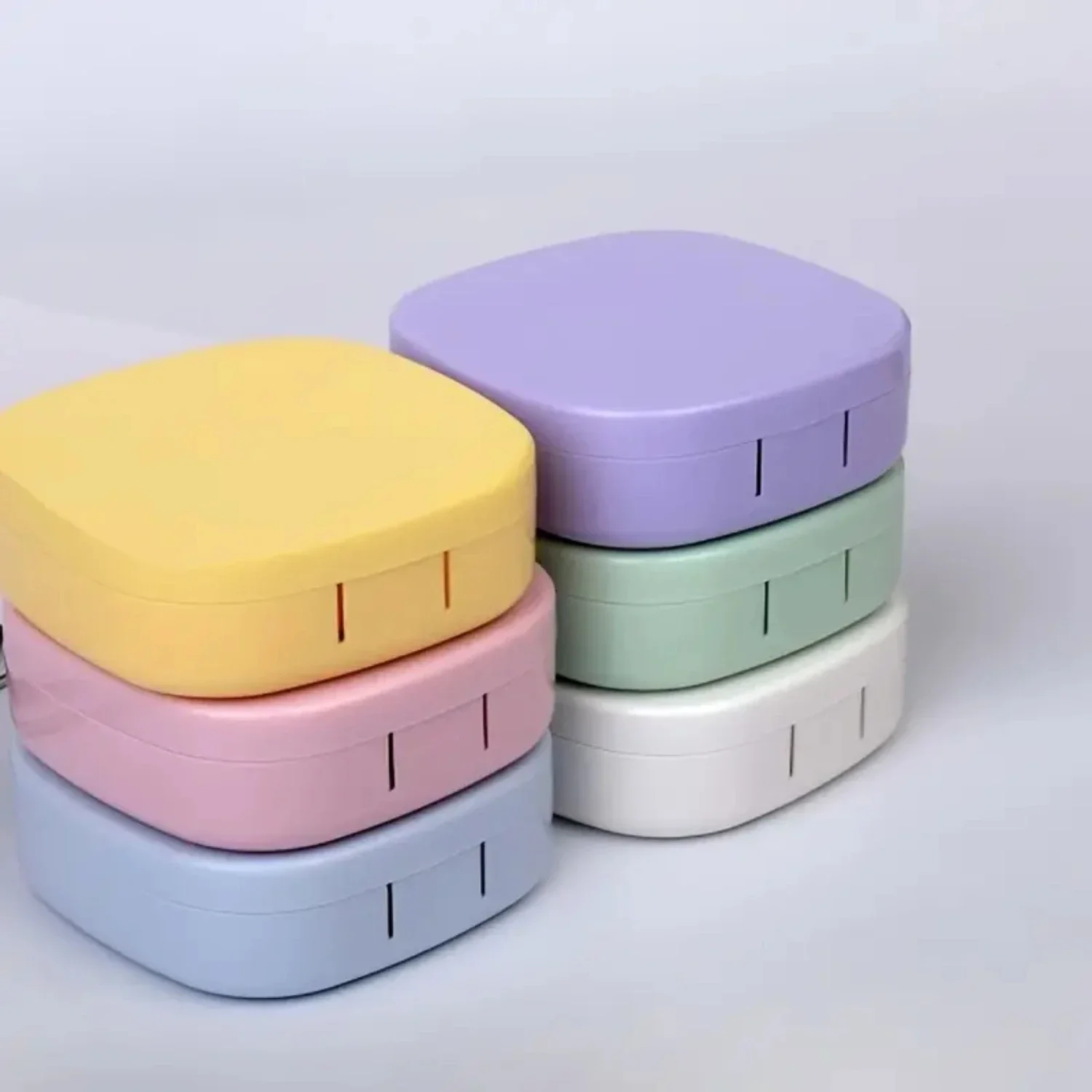 Handige, draagbare en compacte Macaron-kleurige contactlensopbergdoos voor reizen en dagelijks gebruik met ingebouwde spiegel