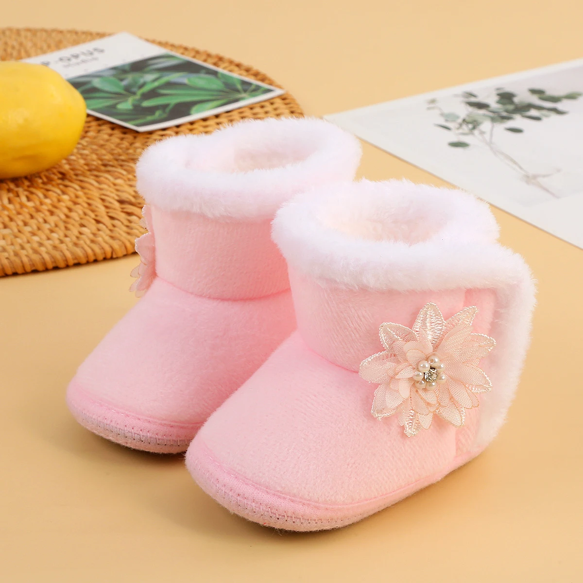 Baby Non-Slip Toddler Boots, Cute Flower Design, Soft Flat Shoes for Infants, Suitable for Indoor Holiday Parties and Gatherings