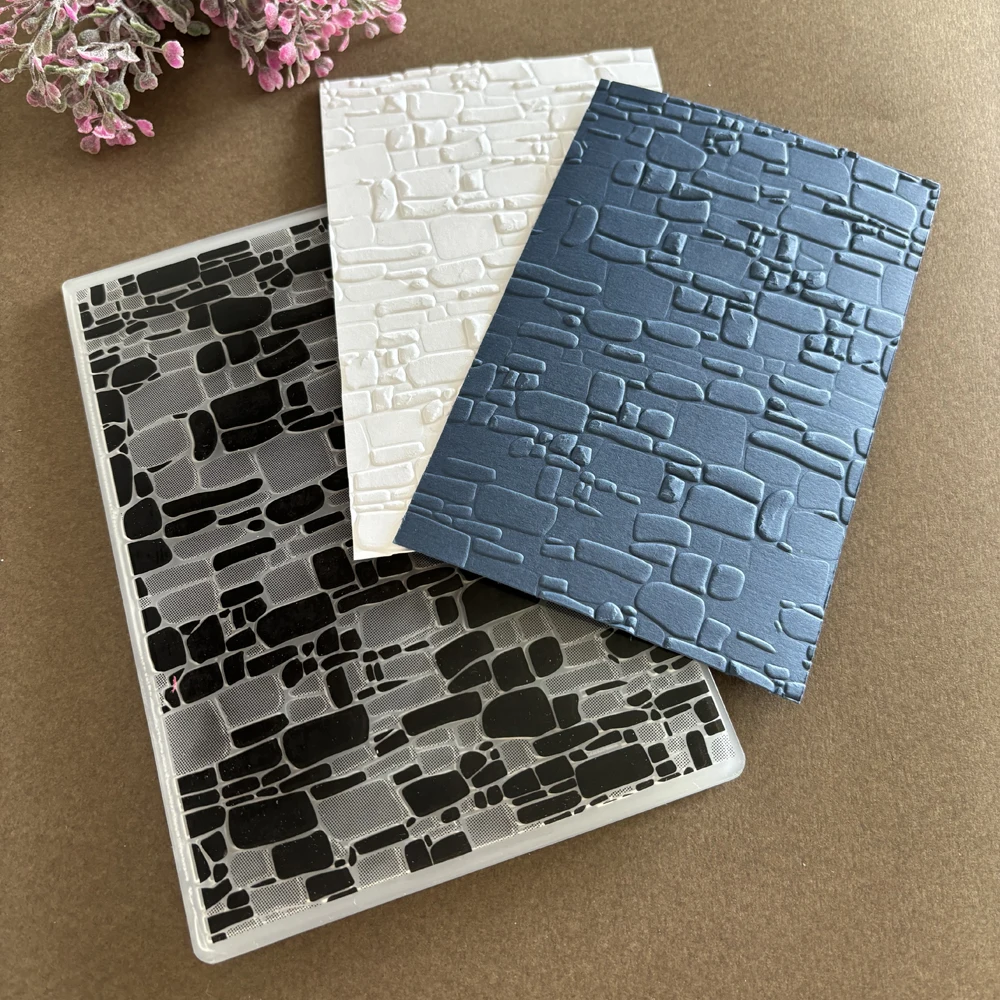 Geprägte Ordner mit 3D-Ziegelwanddesign eignen sich perfekt zum Erstellen von Karten- und Scrapbookprojekten mit dekorativen Techniken.