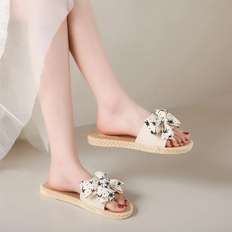Sandali con fiocco a farfalla 2024 nuove scarpe da spiaggia a fondo piatto versatili per la moda estiva all\'aperto da donna
