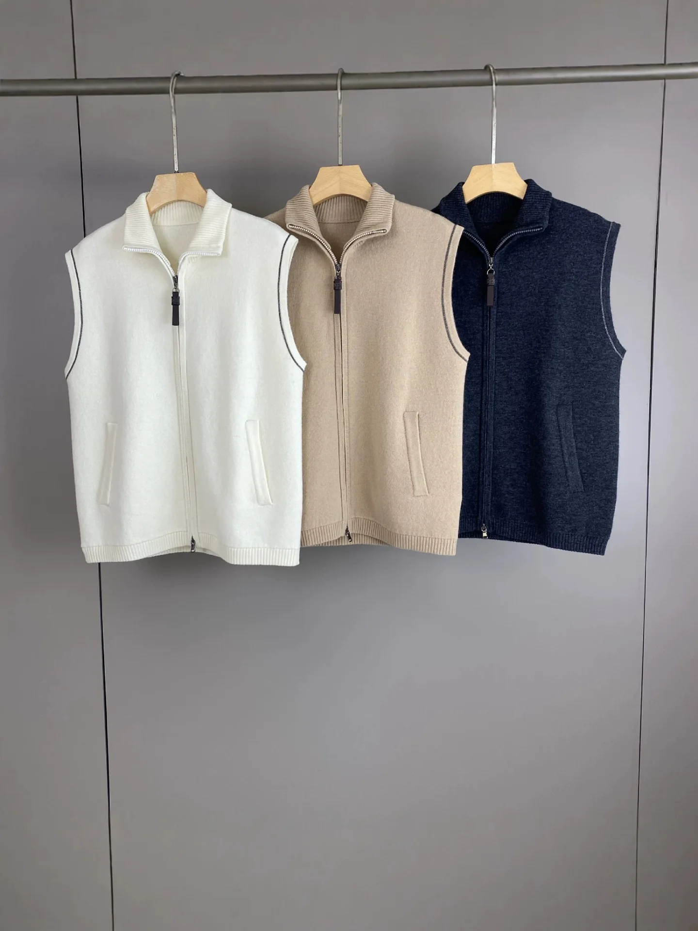 2026Autumn/Winter Women's Solid-Color Beaded Cashmere-Wool Knit Vest
