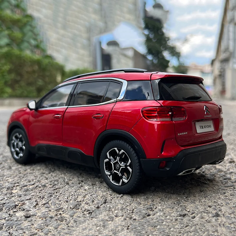 Diecast Alloy 1:18 Scale BEYOND C5 AIRCROSS Off Road SUV Car Model Red White Adult Toy Collection Display Ornament Gift Souvenir