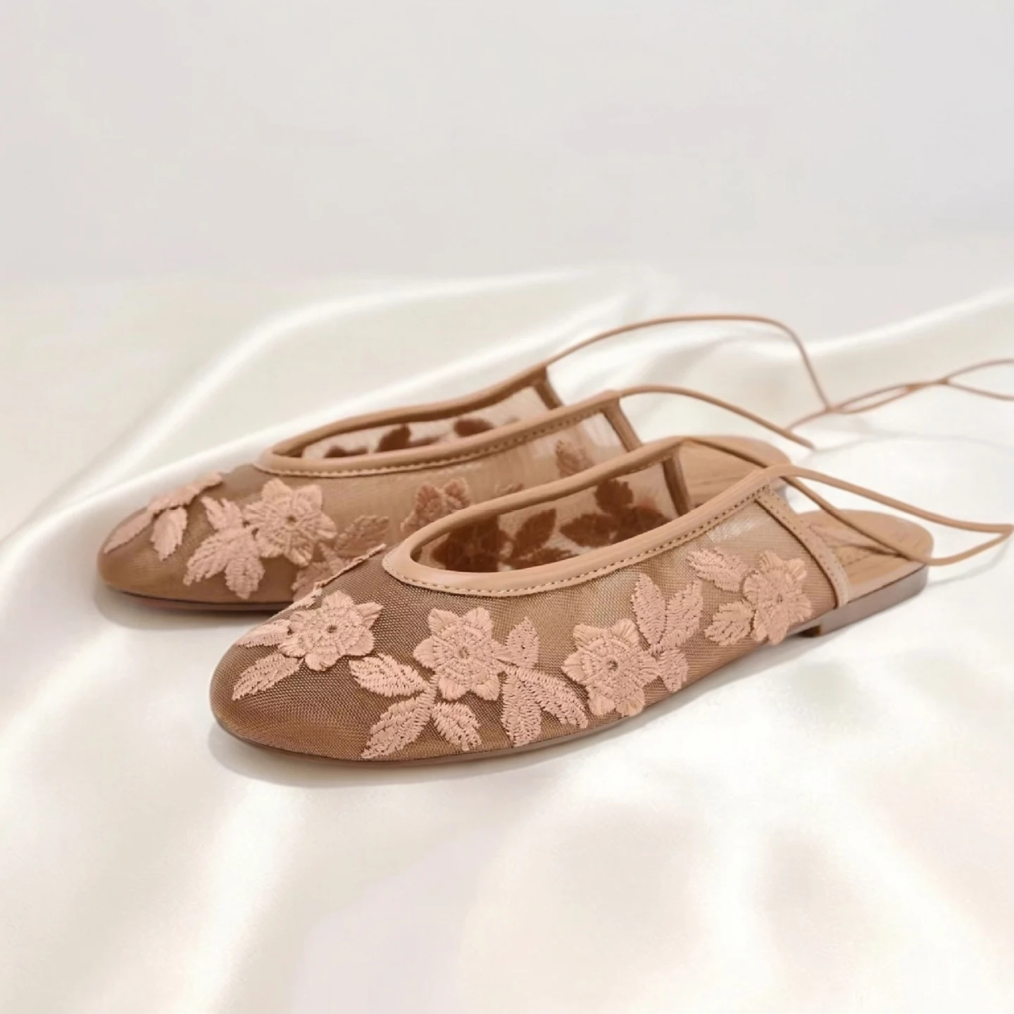 Fashion Embroidery Flower Design Flat Sandals Women Breathable Mesh Lace Up hollow-out Casual Shoes Elegant shoes plus size