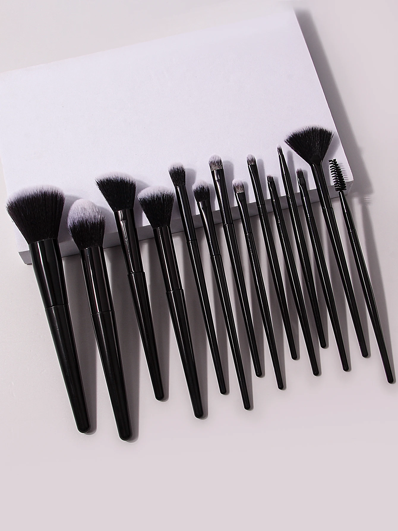 14PCS Professional makeup brush set: foundation brush,concealer brush,eyeshadow brush,blush brush,conture brush,mascara brush