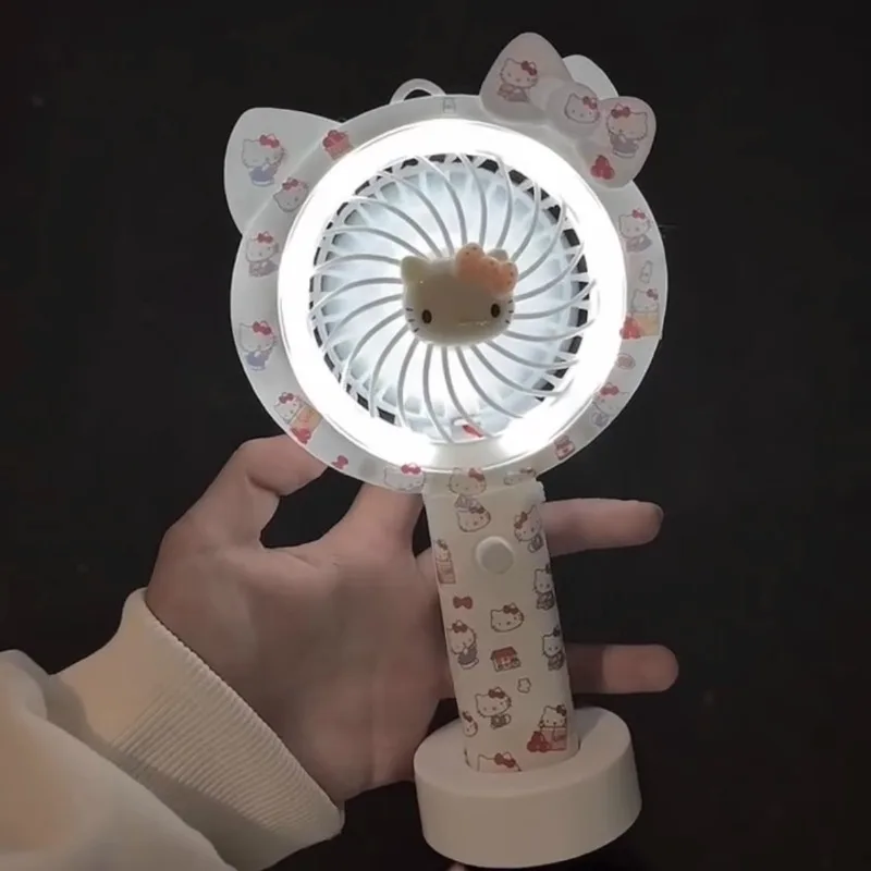 Kawaii أنيمي مرحبا كيتي مروحة صغيرة مع ضوء Kt لطيف الكرتون USB شحن مروحة السفر المحمولة مروحة يدوية لعب الفتيات الاطفال هدية