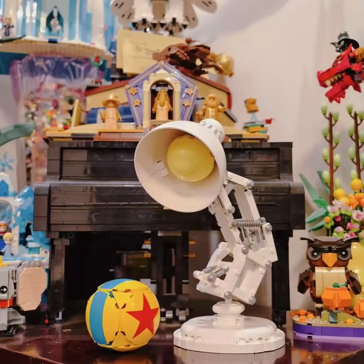 

New In Stock 613pcs Ideas Desk Lamp Building Blocks Home Decor Brick Set Toys For Girl Boy Birthday Christmas Gifts