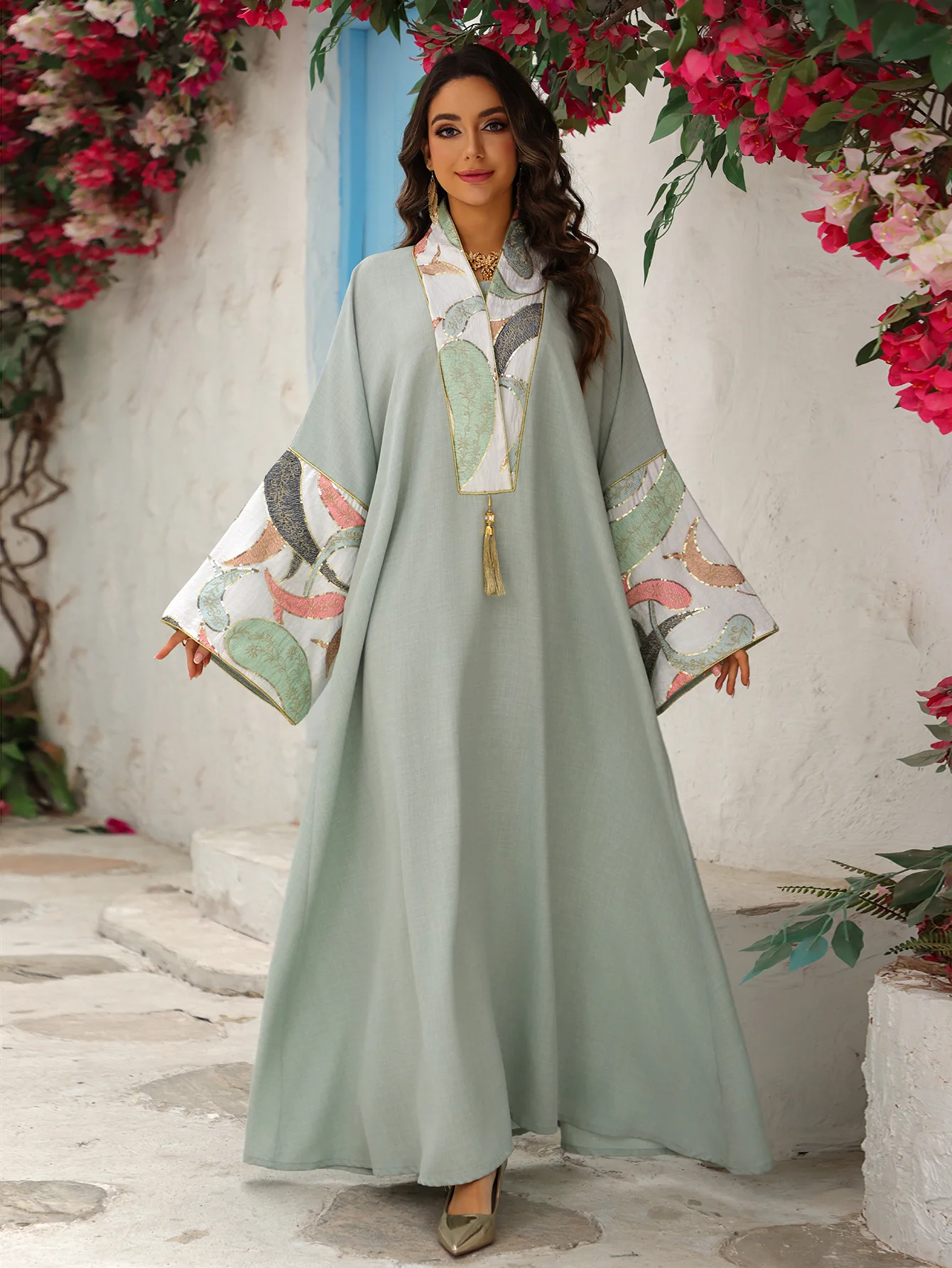 2025 Jalabiya Dubai National Women Robe Abaya muçulmano bordado emendado ​ ​ Vestido de festa à noite Dubai com borla, foto real