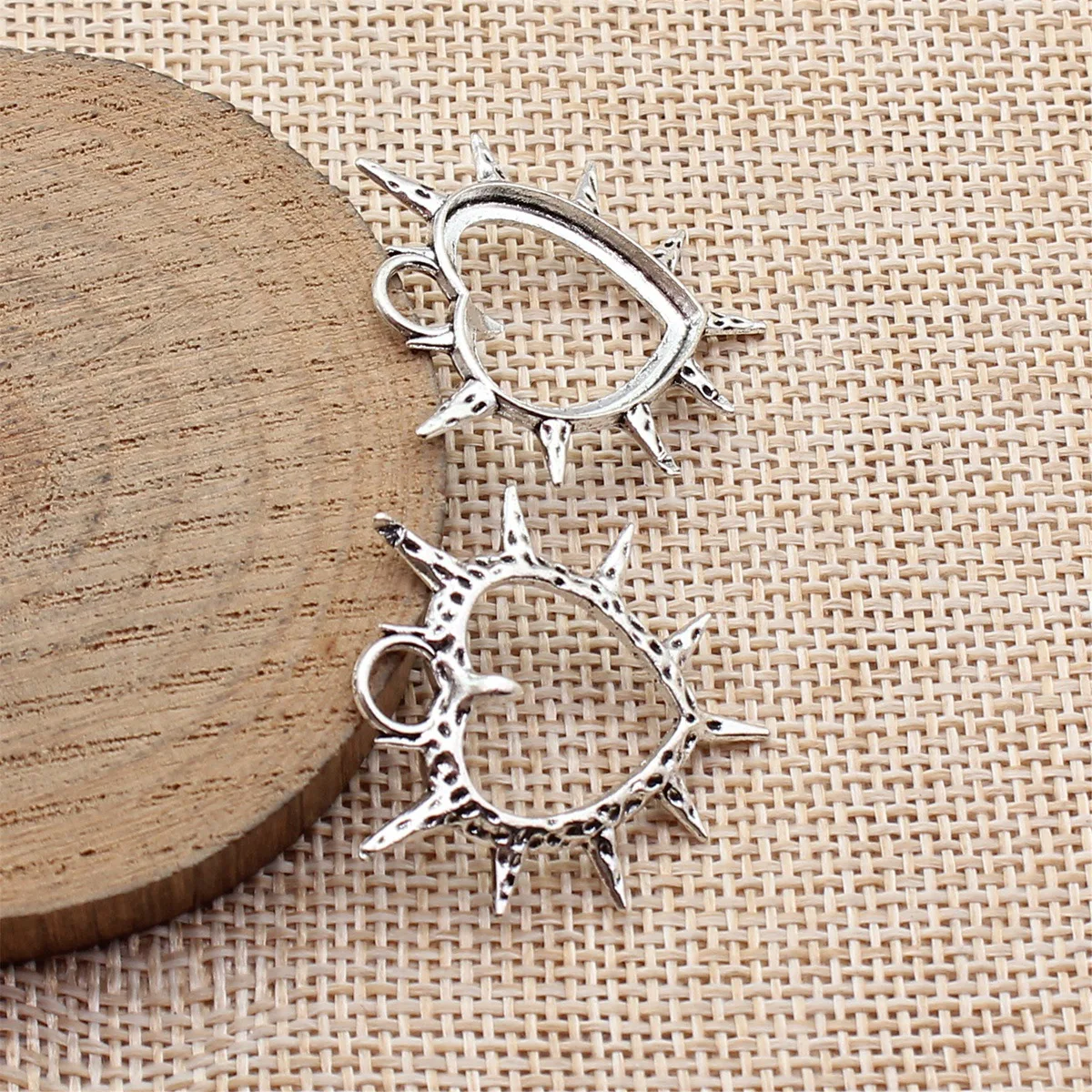 20pcs 30x29mm(1.18x1.14inch) Antique Silver Color Gothic Heart Charms Pendants DIY Jewelry Making Accessories