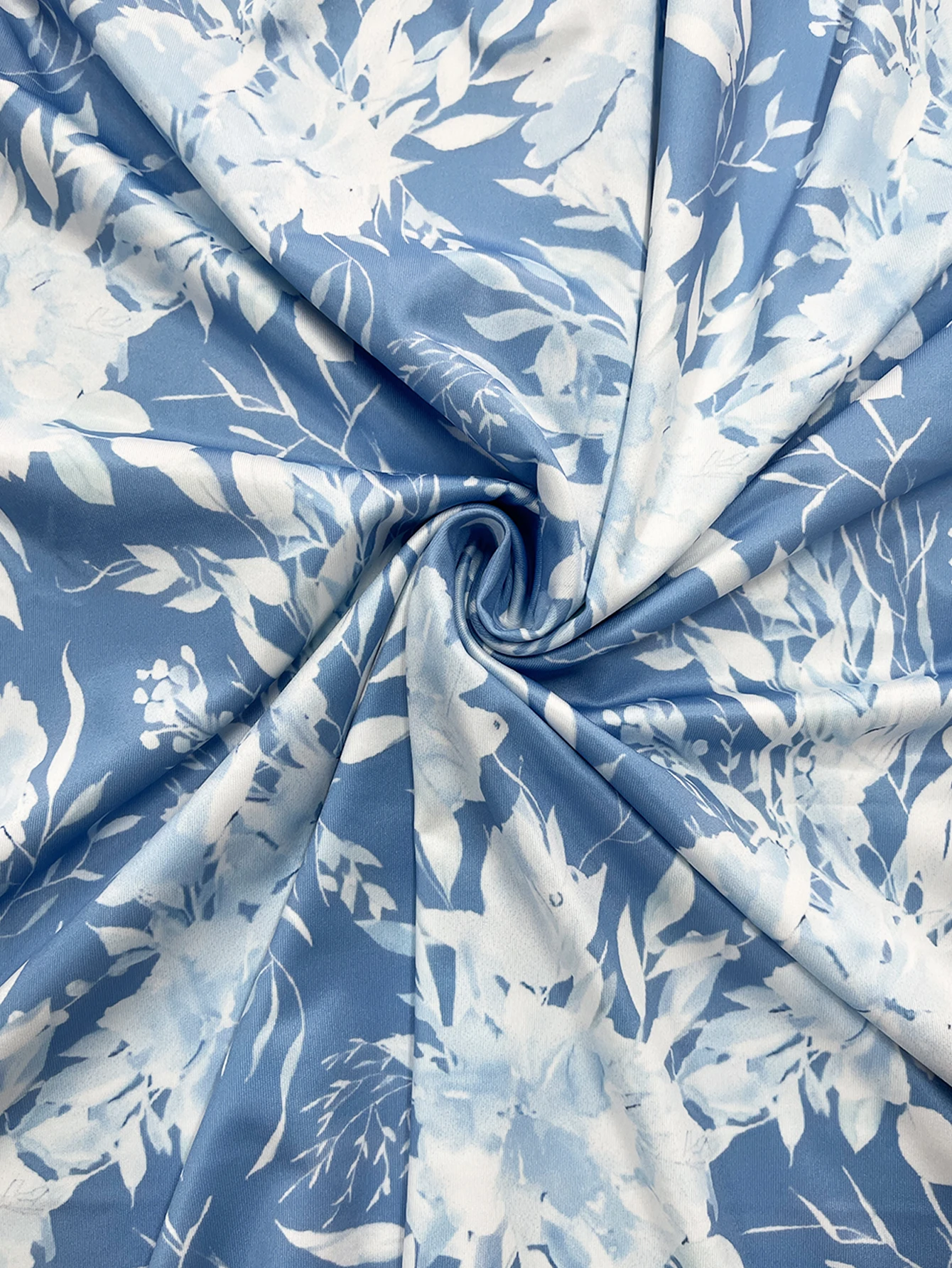 Damen-Midikleid mit blauem und weißem Blumendruck, Sommerkleid, lässig, Rundhalsausschnitt, kurze Ärmel, A-Linie, fließendes Kleid mit Tasche – Detail 4