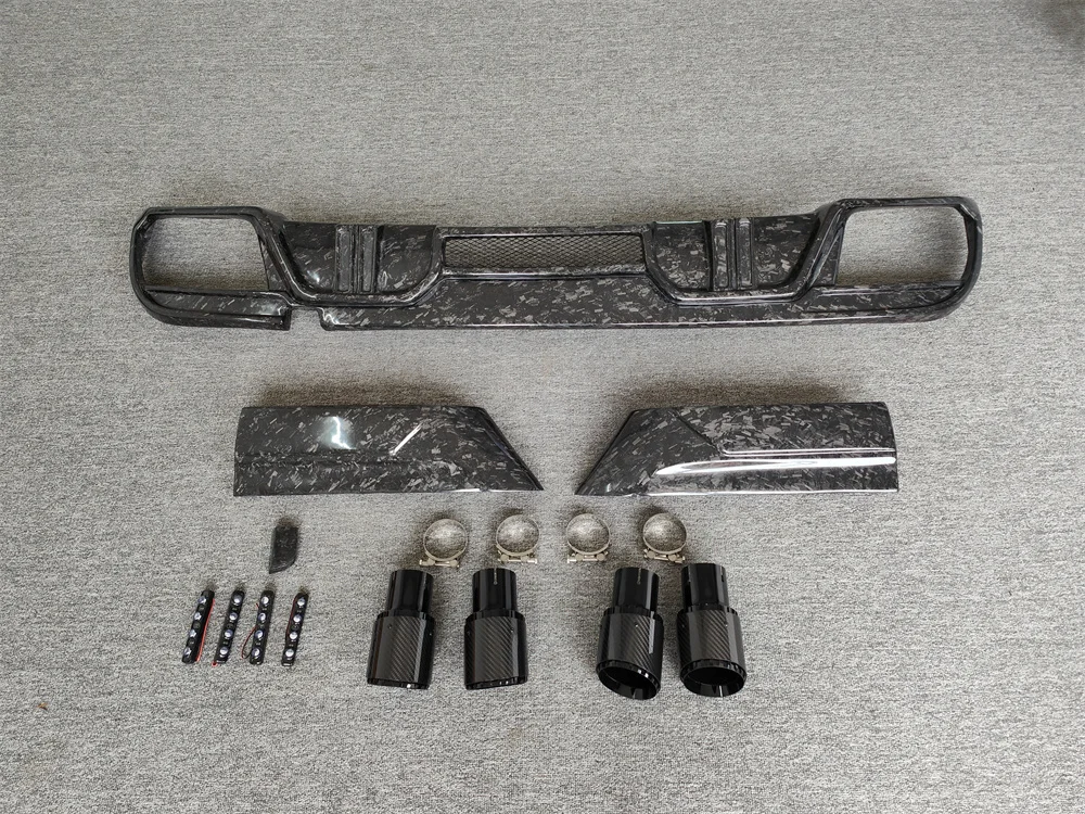 LD Style Carbon Fiber Forged Pattern Rear Diffuser with 4 Exhaust Nozzles and LED Brake Lights for BMW F96 X6M Body Kit